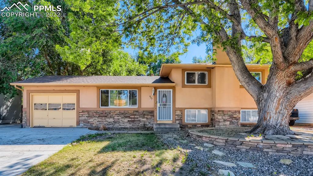 827 Querida Dr., Colorado Springs, CO 80909