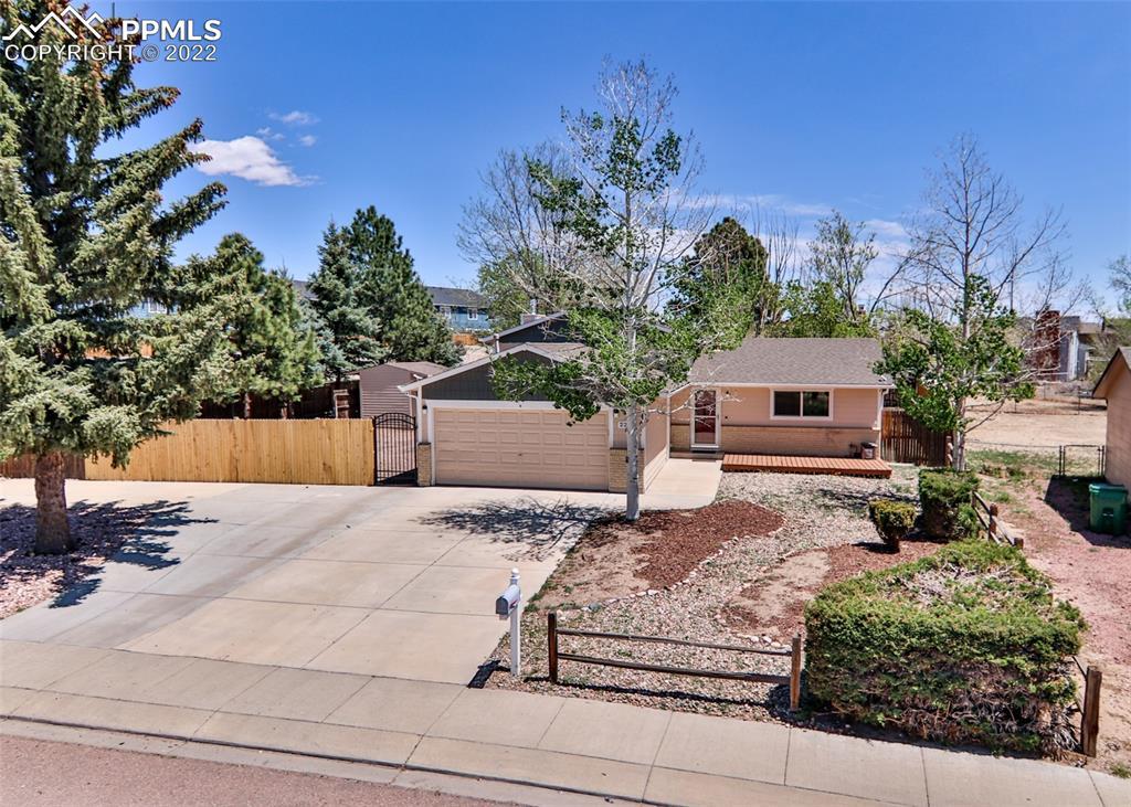 2255 Shawnee Dr., Colorado Springs, CO 80915