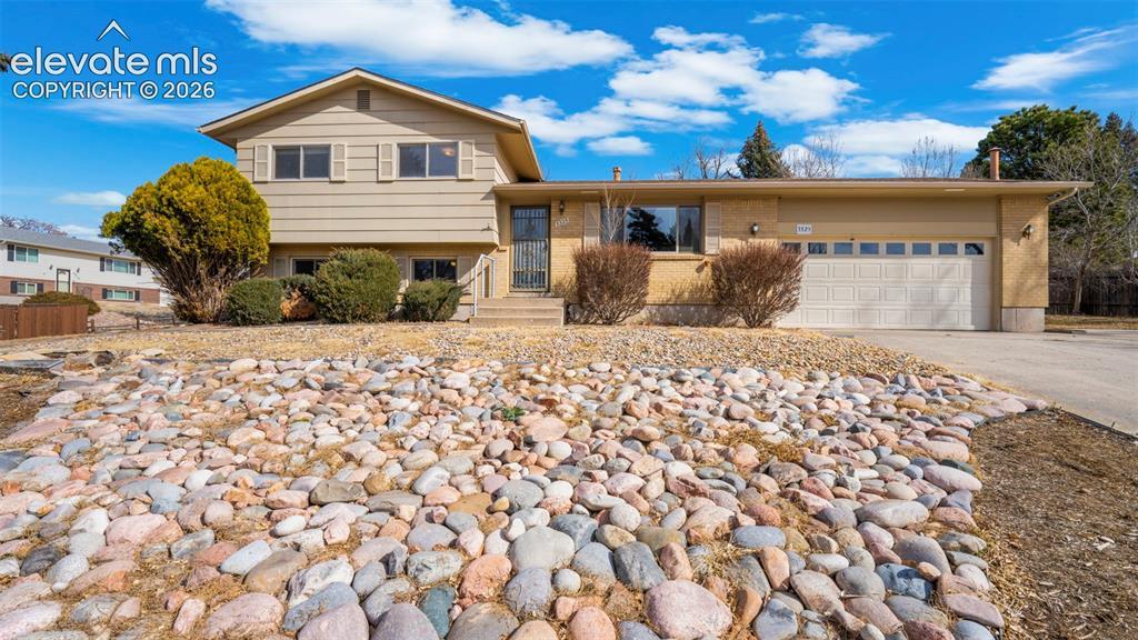 3325 Raindrop Dr., Colorado Springs, CO 80917