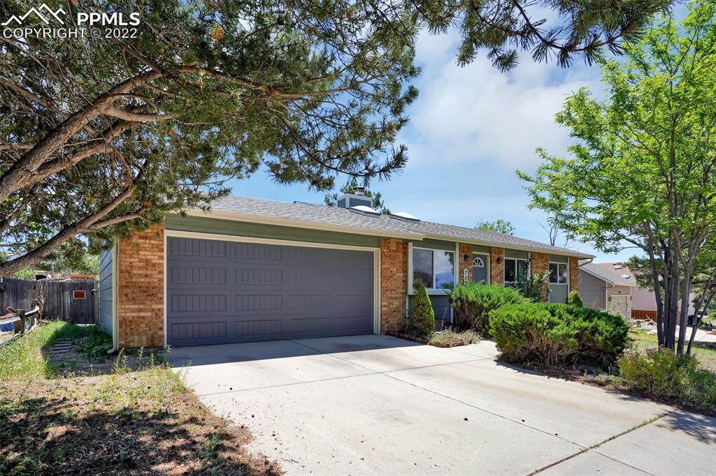 7635 Dawnview Ct., Colorado Springs, CO 80920