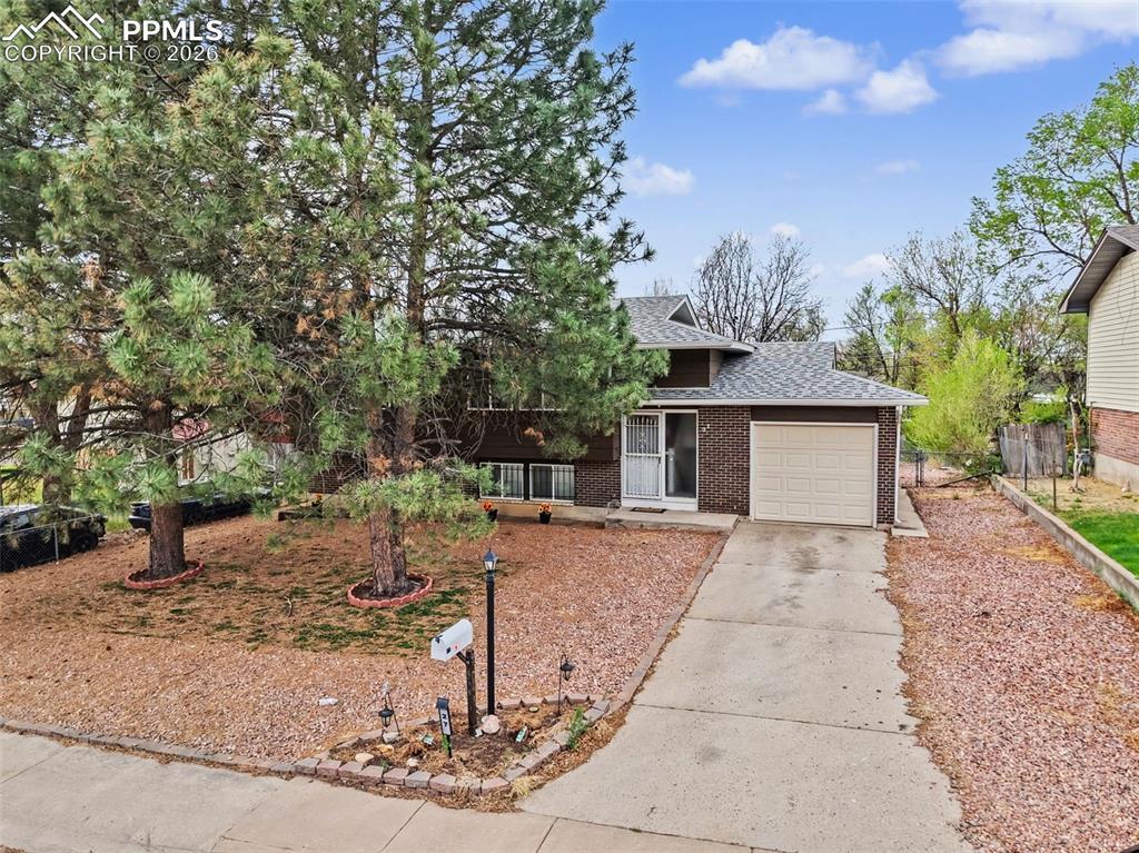 27 Mcburney Blvd., Colorado Springs, CO 80911