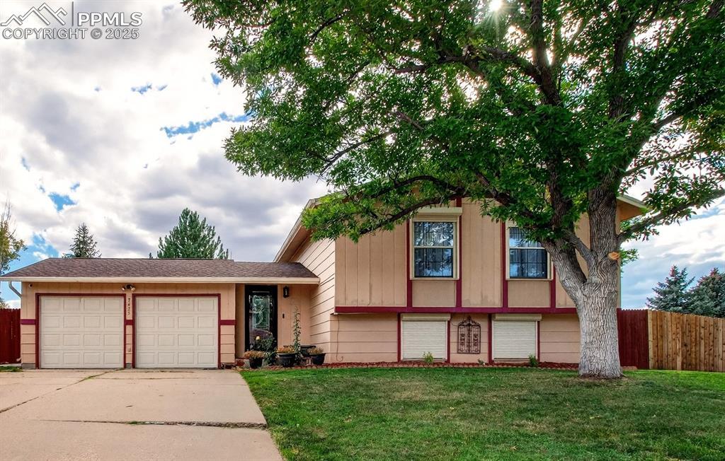 7425 Grand Valley Dr., Colorado Springs, CO 80911