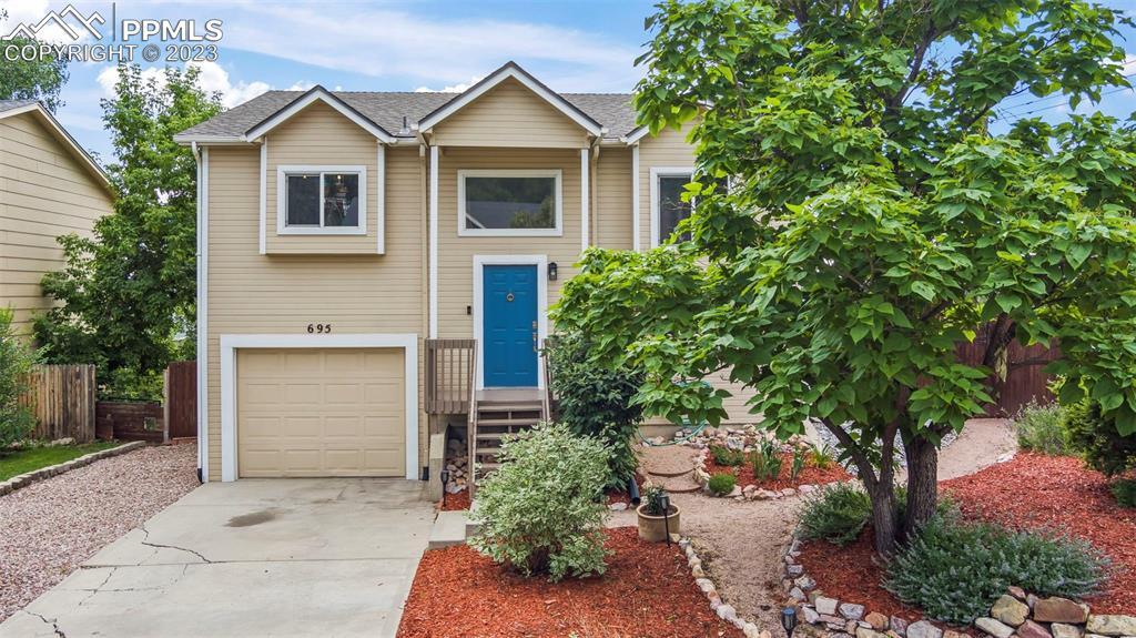 695 W Monument St., Colorado Springs, CO 80905