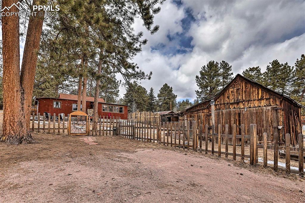 11 5th St., Guffey, CO 80820