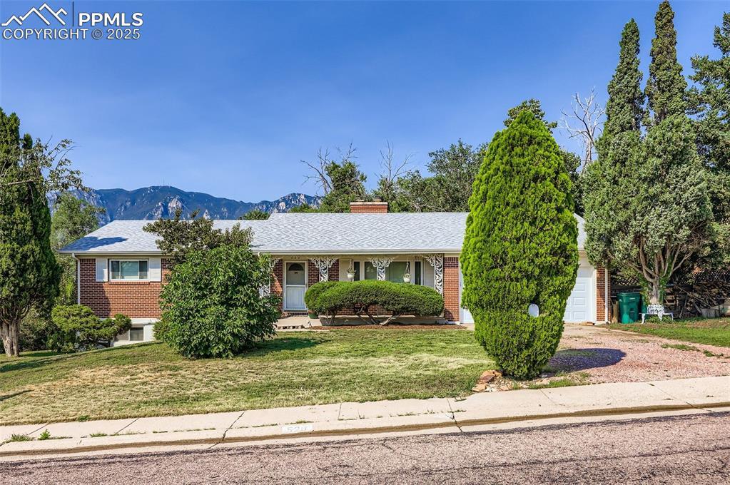 520 Crestridge Ave., Colorado Springs, CO 80906