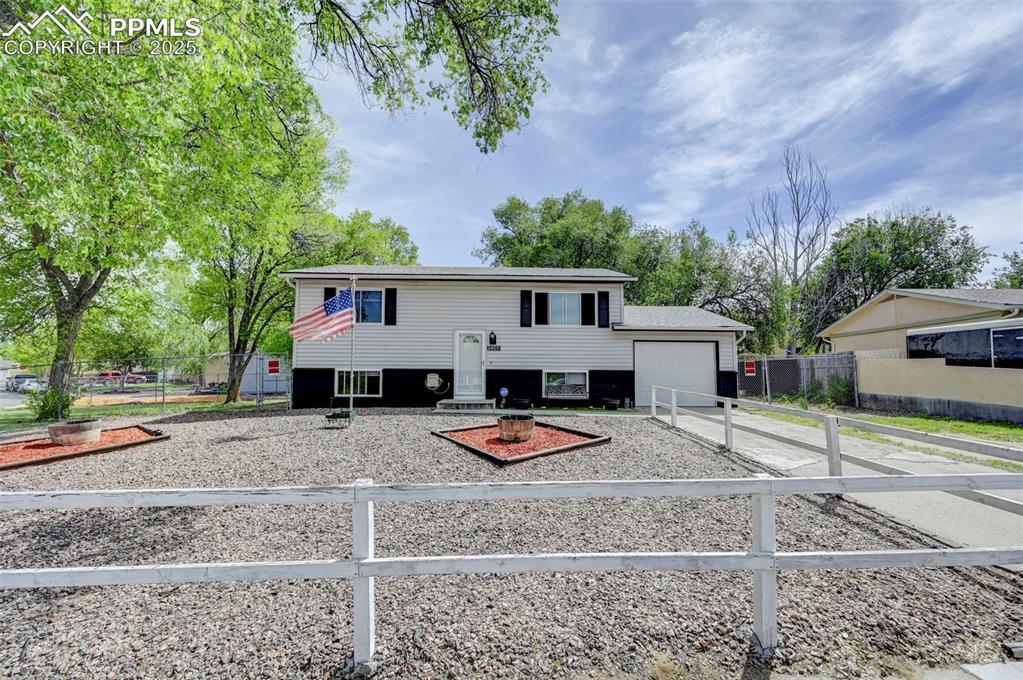 2405 Nadine Dr., Colorado Springs, CO 80916