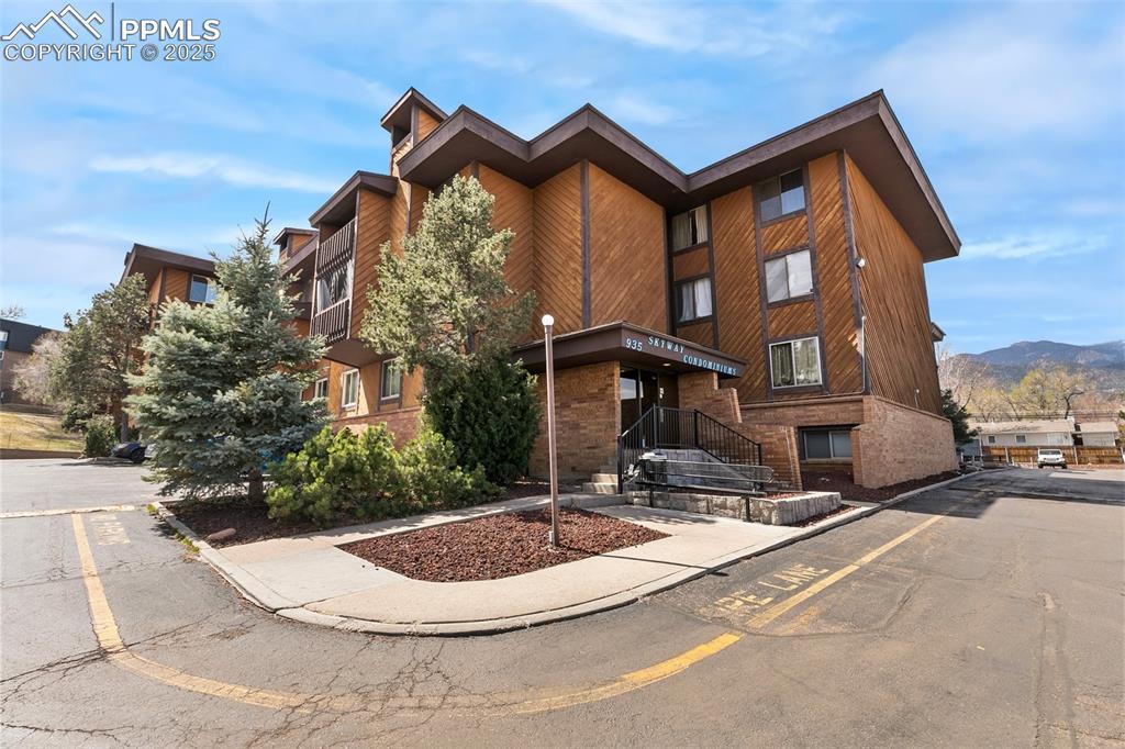 935 Saturn Dr. #105, Colorado Springs, CO 80905