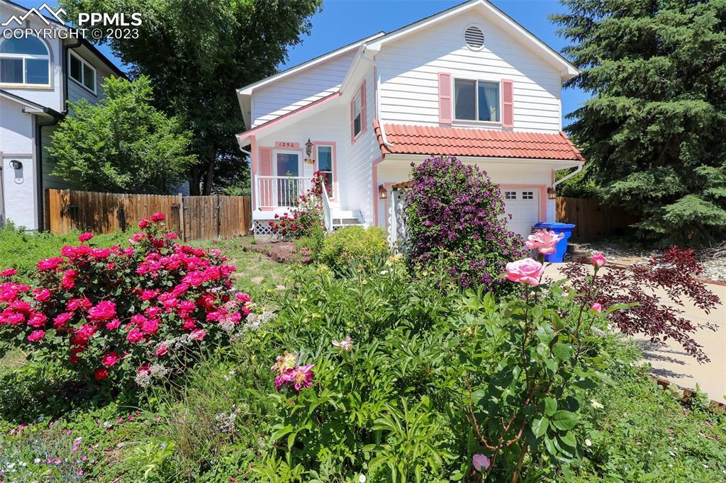 1250 Arizona Sun Grove, Colorado Springs, CO 80909