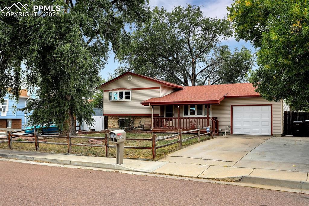 7240 Woodstock St., Colorado Springs, CO 80911
