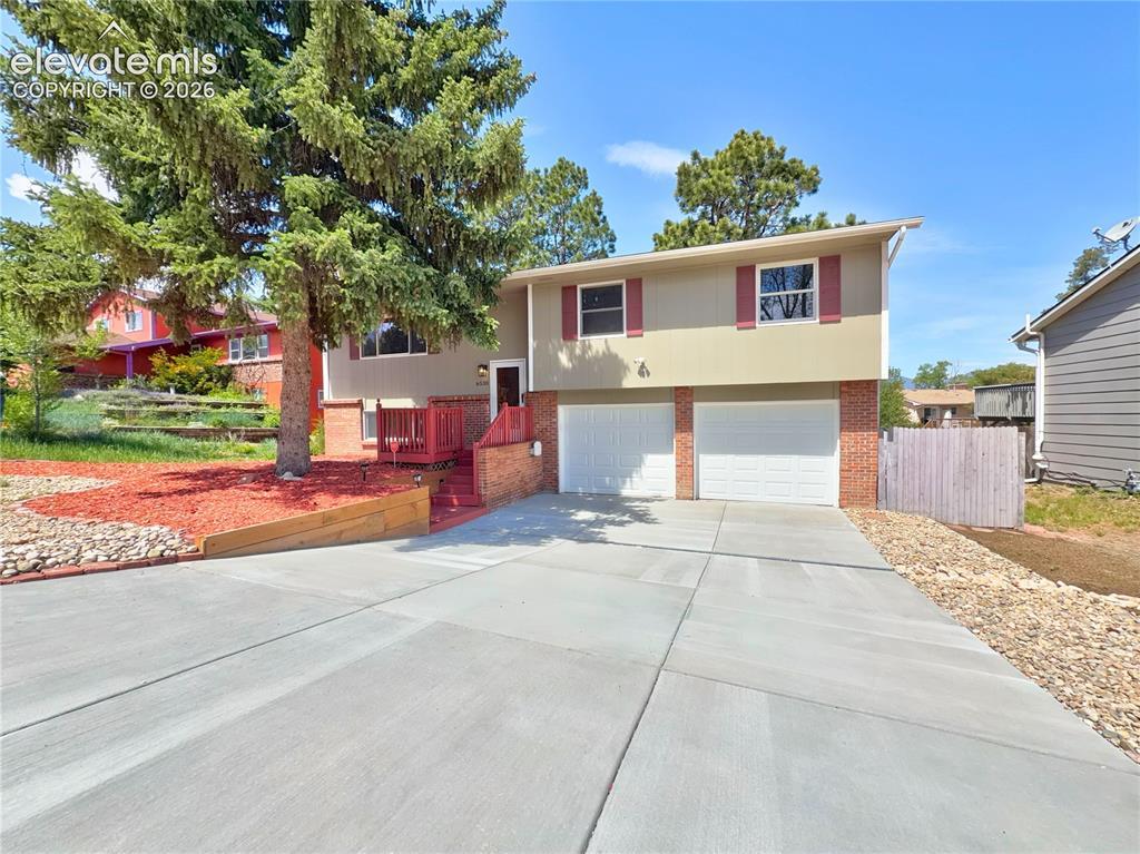 6530 Brook Park Dr., Colorado Springs, CO 80918