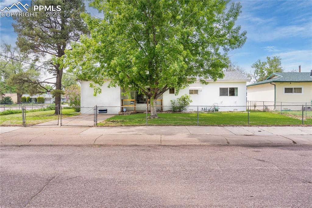 100 Sherri Dr., Colorado Springs, CO 80911