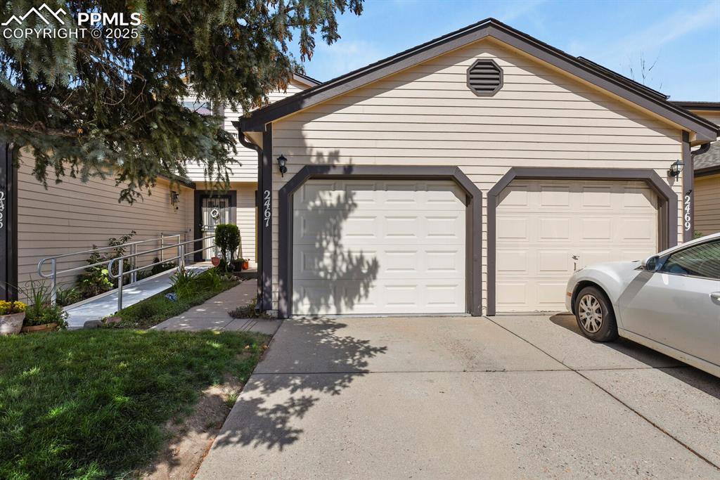 2467 Lexington Village Ln., Colorado Springs, CO 80916