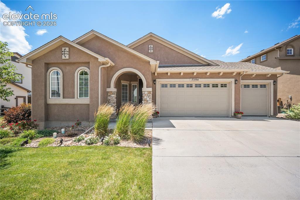 7394 Rim Bluff Ln., Colorado Springs, CO 80927