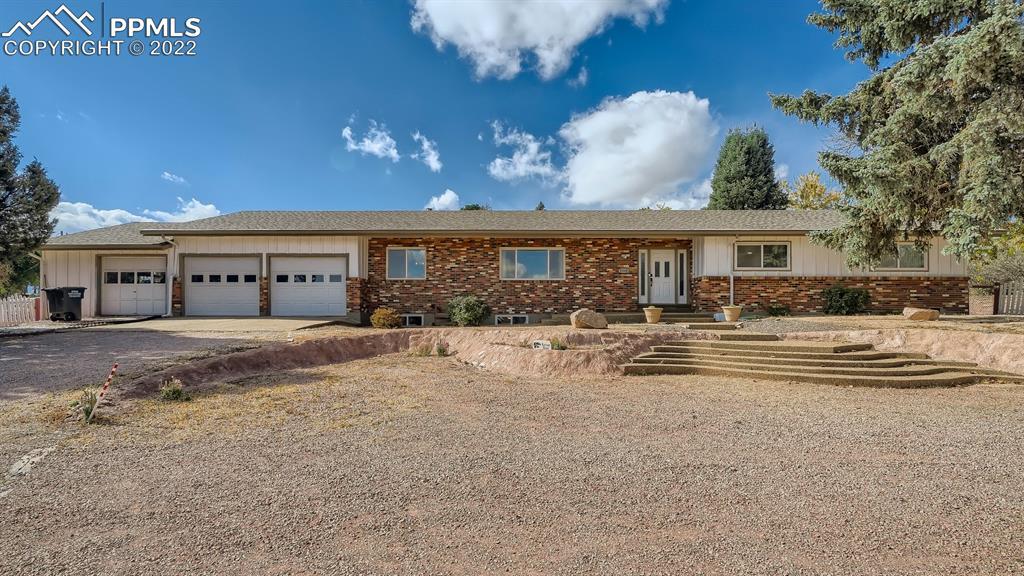 2304 Lazy R Ln., Colorado Springs, CO 80915