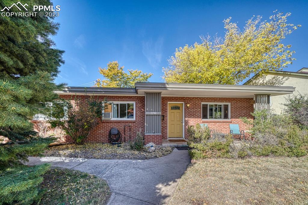 2216 Farragut Ave., Colorado Springs, CO 80907
