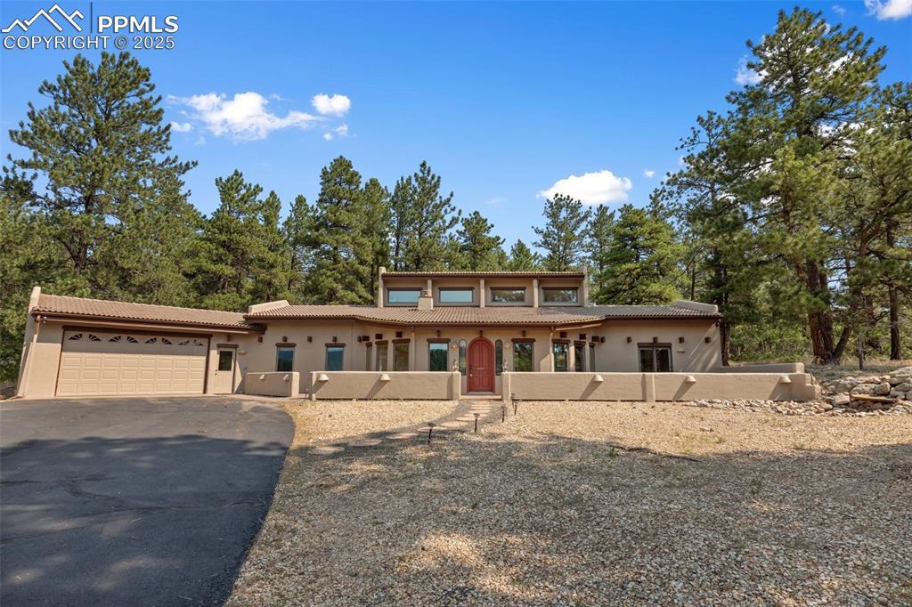 2143 Perry Park Ave., Larkspur, CO 80118