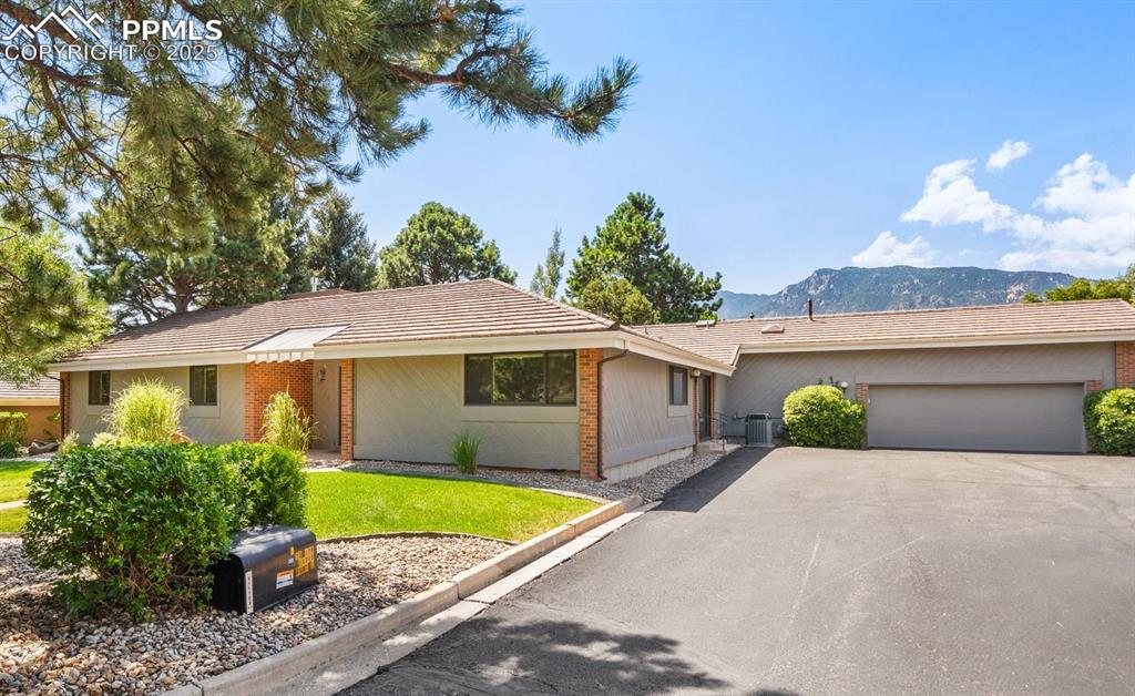 2720 Fox Grove Ct., Colorado Springs, CO 80906