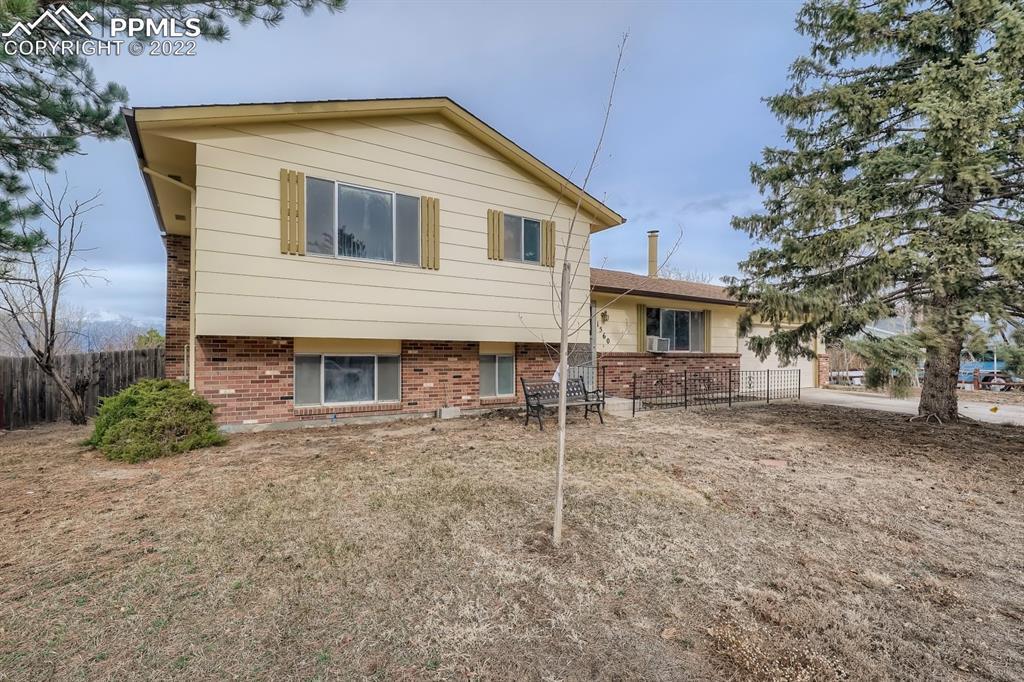1560 Hathaway Dr., Colorado Springs, CO 80915