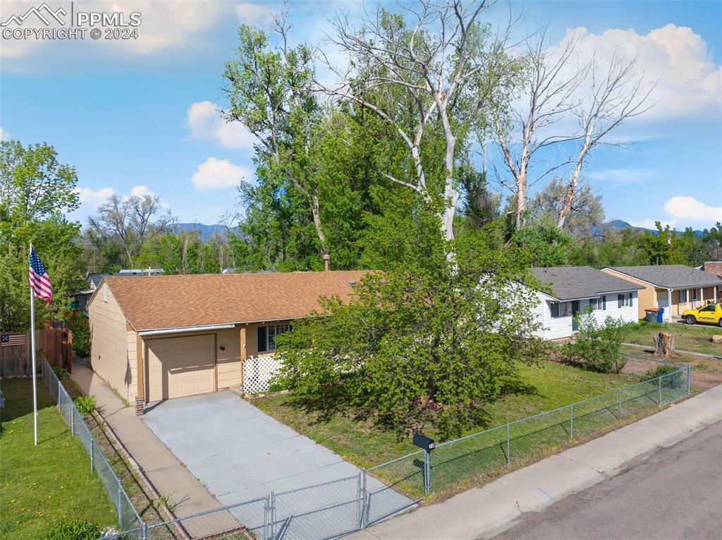 70 Hayes Dr., Colorado Springs, CO 80911