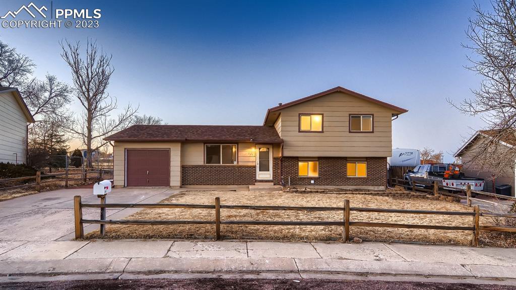 2160 Poteae Cir., Colorado Springs, CO 80915