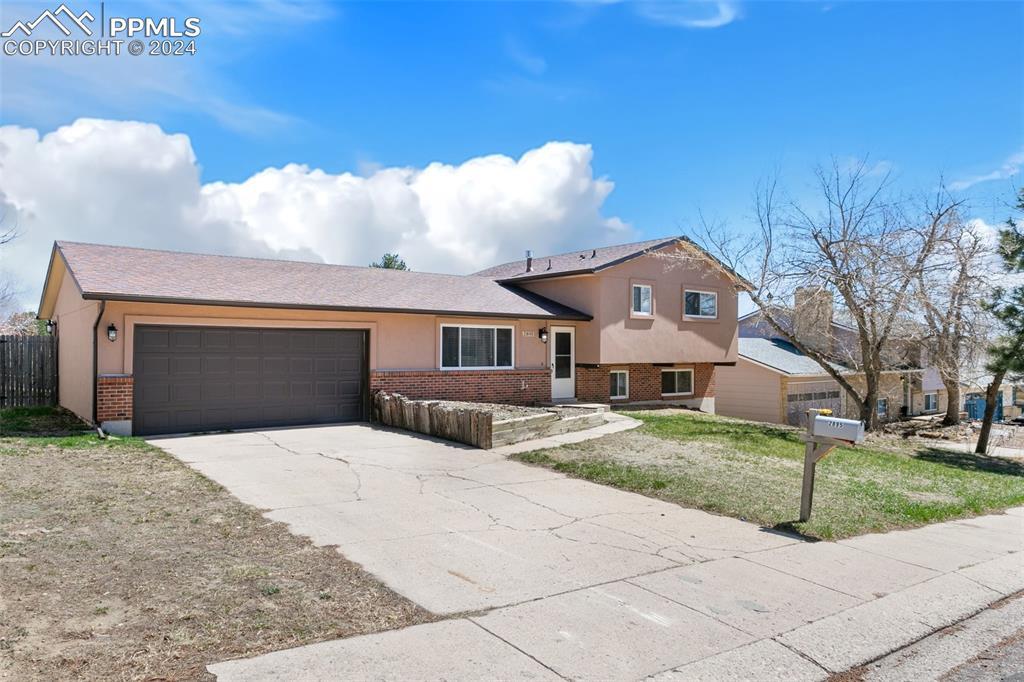 2895 El Capitan Dr., Colorado Springs, CO 80918
