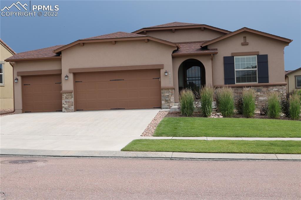 6277 Cumbre Vista Way, Colorado Springs, CO 80924