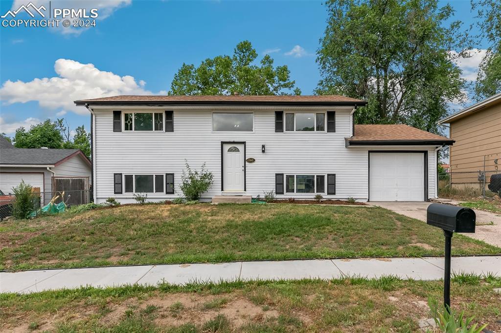 2260 Fernwood Dr., Colorado Springs, CO 80910