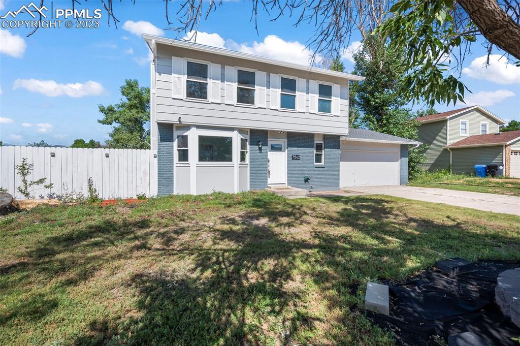 7542 Red Mountain Dr., Colorado Springs, CO 80920