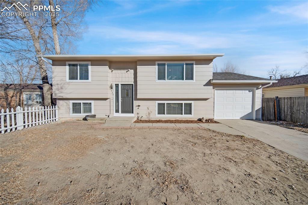 809 Hennessy Ct., Colorado Springs, CO 80909