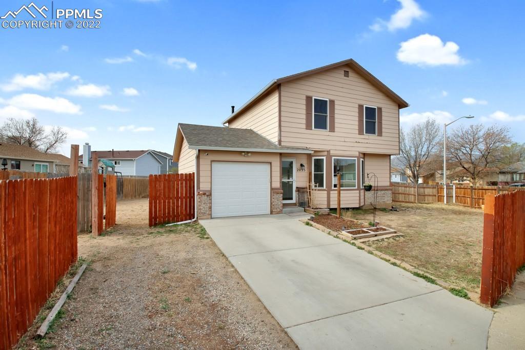 2035 Grosbear Ln., Colorado Springs, CO 80916