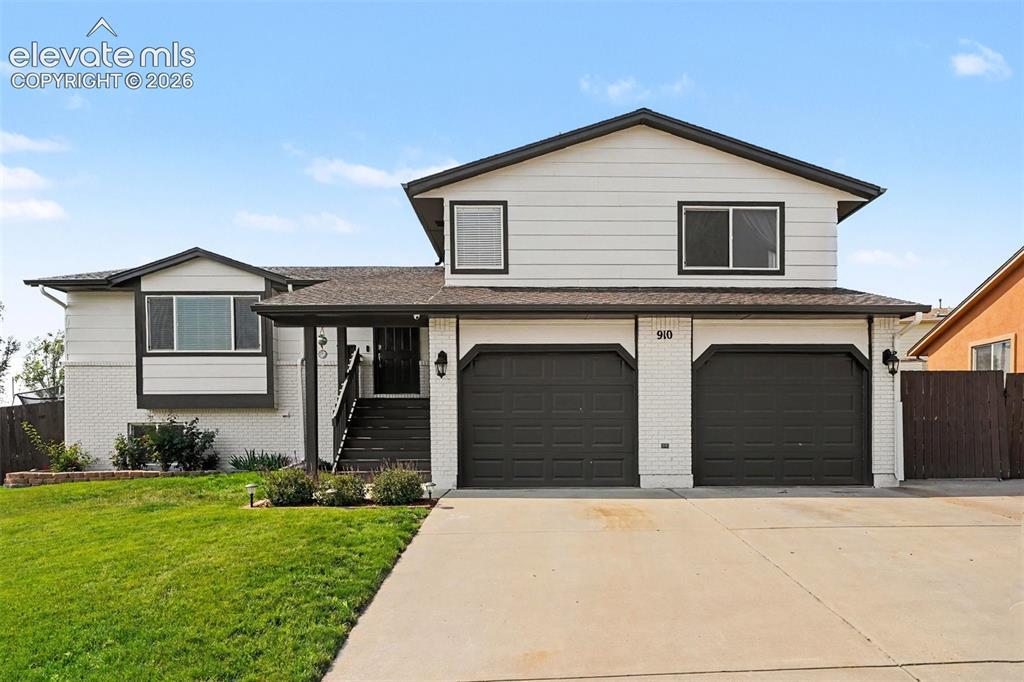 910 Lindstrom Dr., Colorado Springs, CO 80911