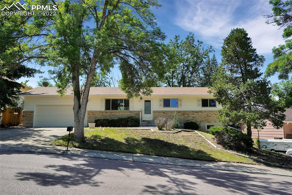 4921 N Raindrop Cir., Colorado Springs, CO 80917