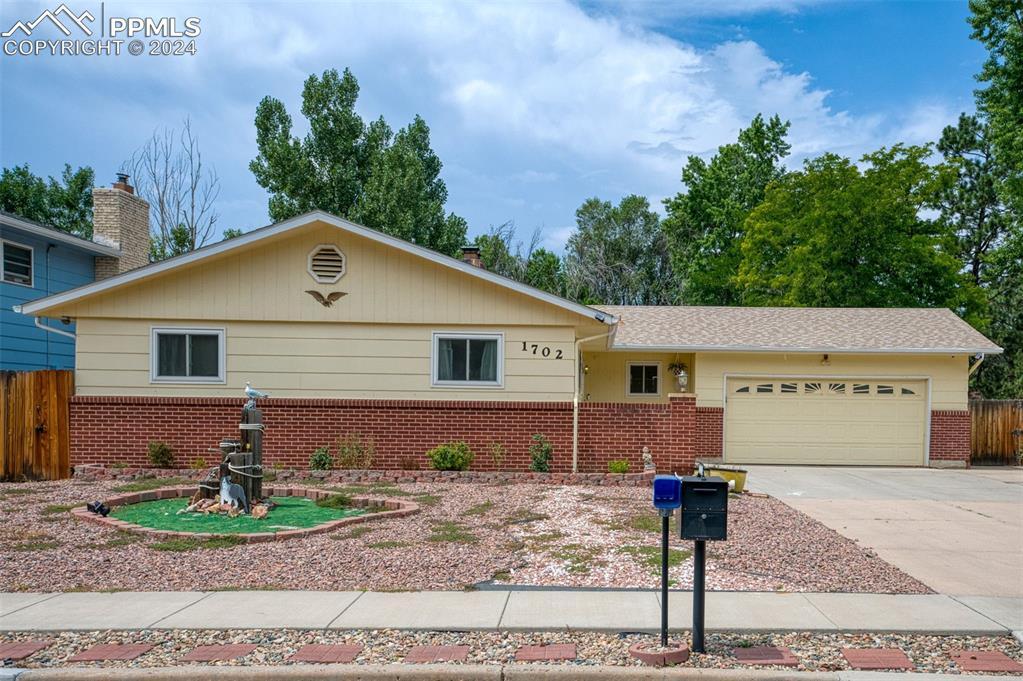 1702 Sanderson Ave., Colorado Springs, CO 80915