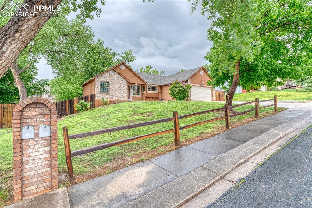 6661 Bugle Dr., Colorado Springs, CO 80918