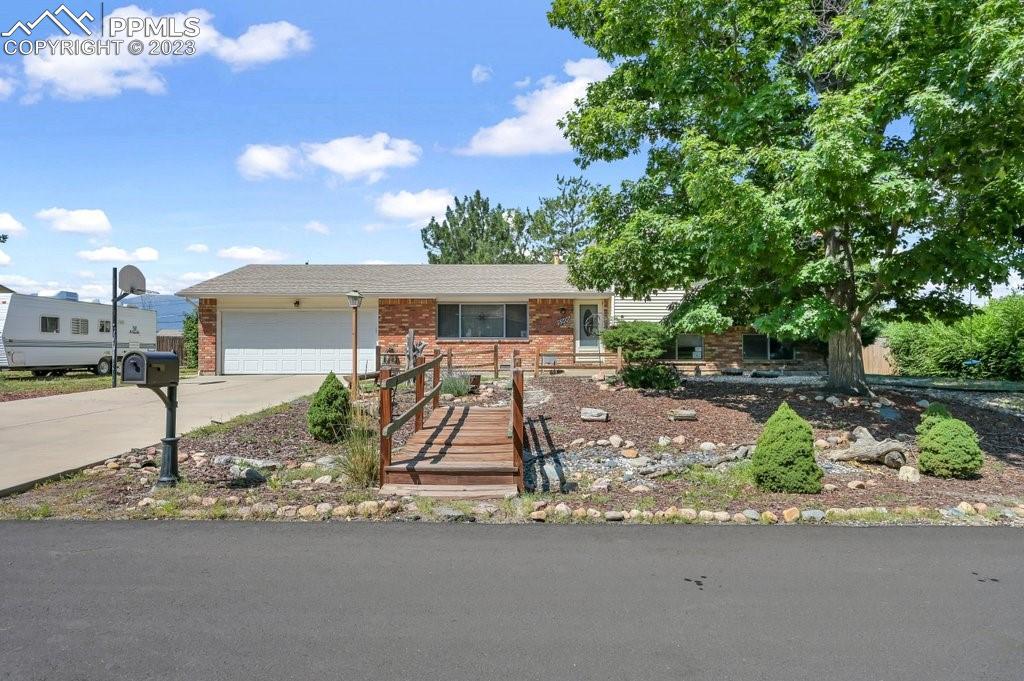 6900 Prince Dr., Colorado Springs, CO 80918