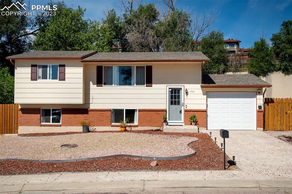 1240 Nez Perce Dr., Colorado Springs, CO 80915