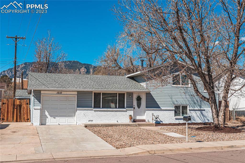 1210 Maxwell St., Colorado Springs, CO 80906