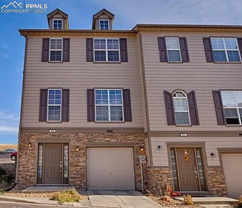 996 Burning Bush Point, Monument, CO 80132