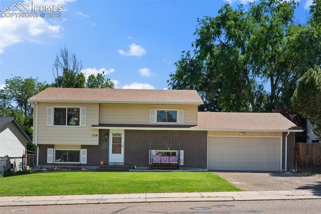 1719 Olympic Dr., Colorado Springs, CO 80910