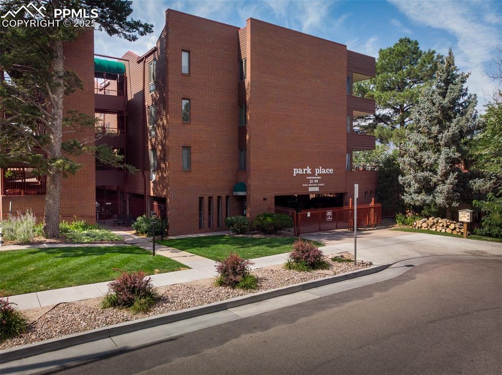 65 W Boulder St., Colorado Springs, CO 80903
