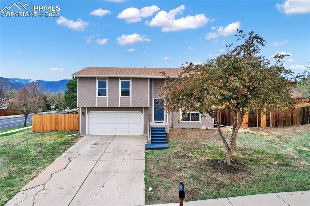 3890 Glenhurst St., Colorado Springs, CO 80906