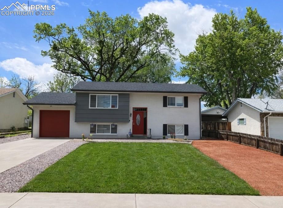 2111 Vinewood Ln., Pueblo, CO 81005