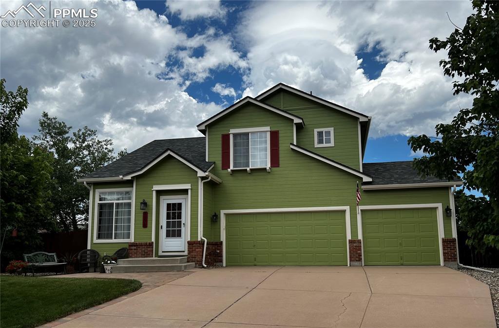 8020 Cooper River Dr., Colorado Springs, CO 80920