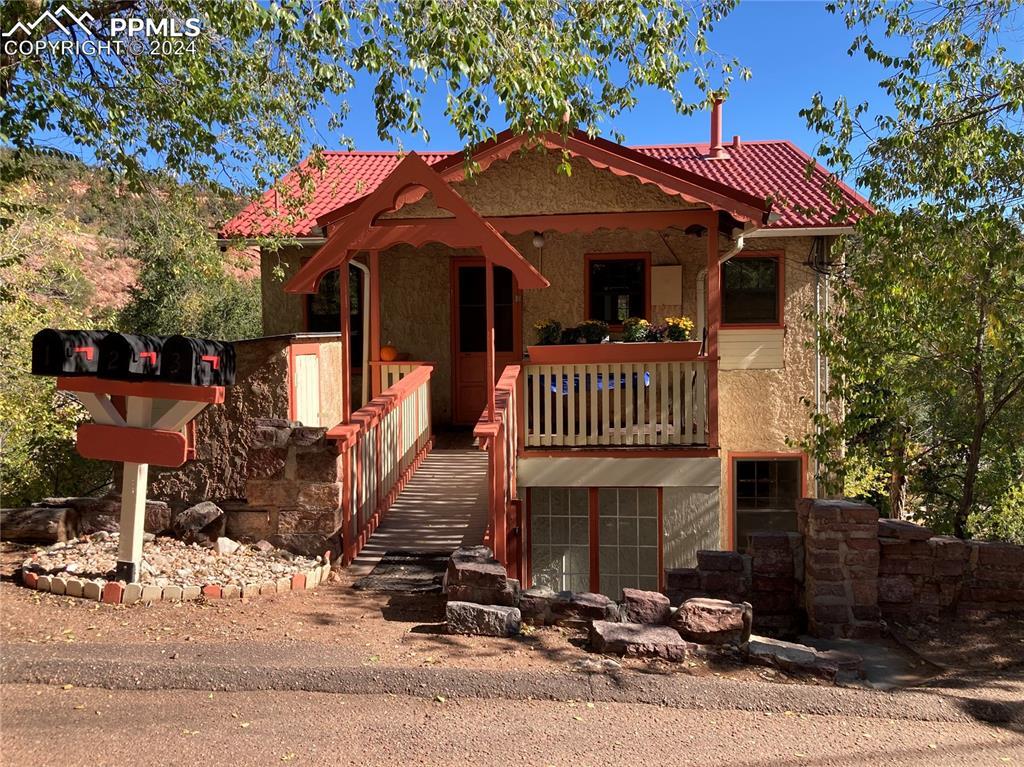 136 Cave Ave., Manitou Springs, CO 80829