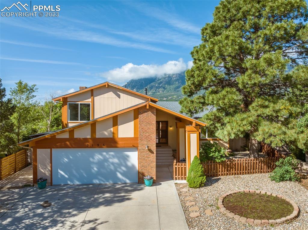 3196 Westcliff Dr., Colorado Springs, CO 80906