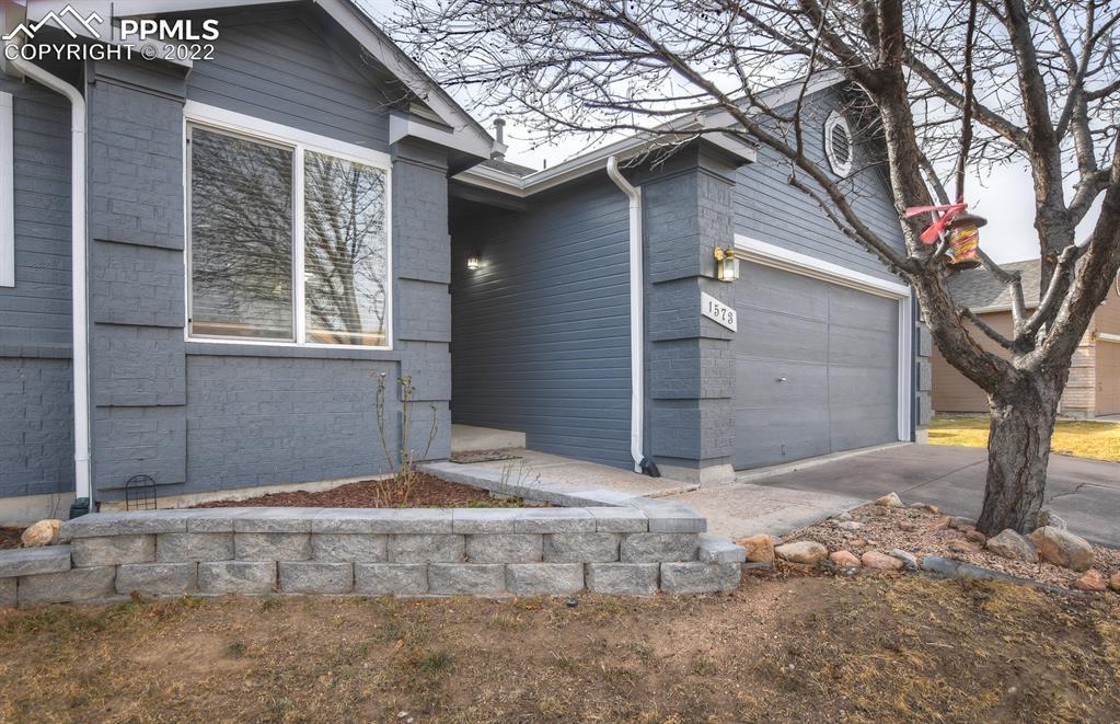 1573 S Canoe Creek Dr., Colorado Springs, CO 80906