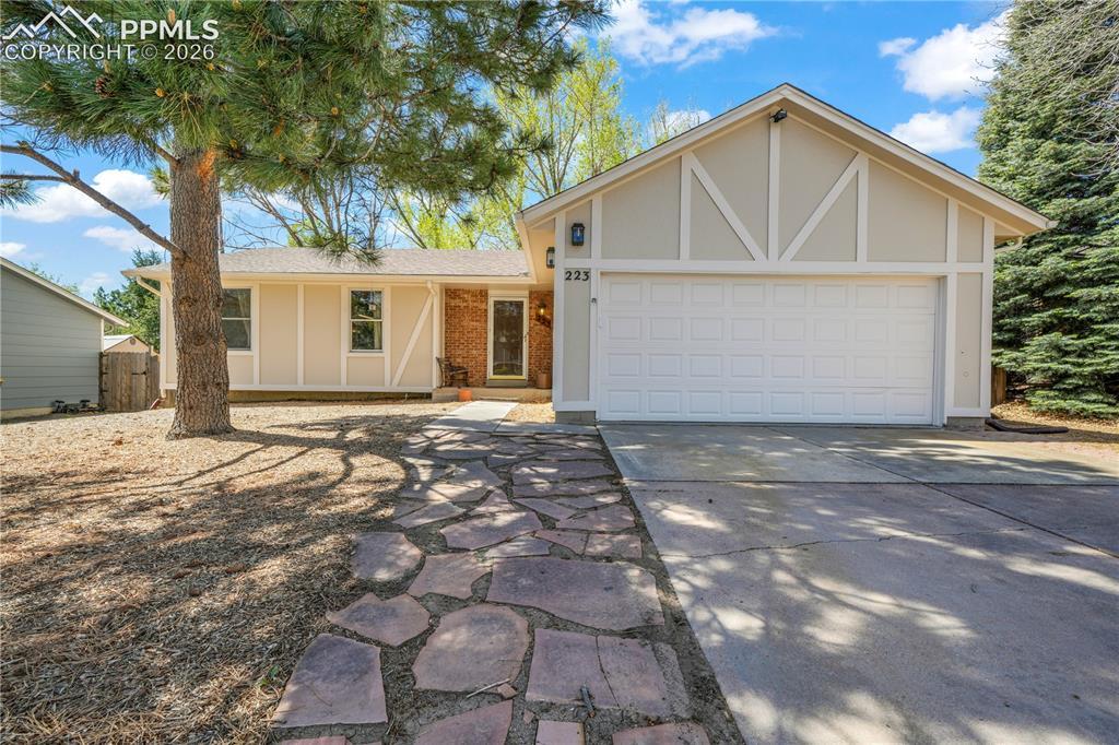 223 Saddlemountain Rd., Colorado Springs, CO 80919