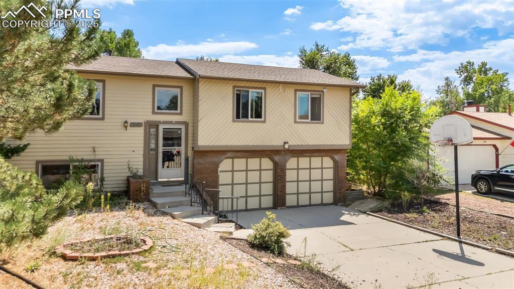 3935 Dewpoint Dr., Colorado Springs, CO 80920