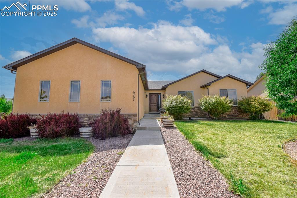 5707 Mark Twain Ln., Pueblo, CO 81008
