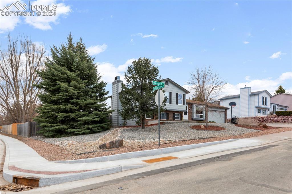 2910 Reuben Dr., Colorado Springs, CO 80918